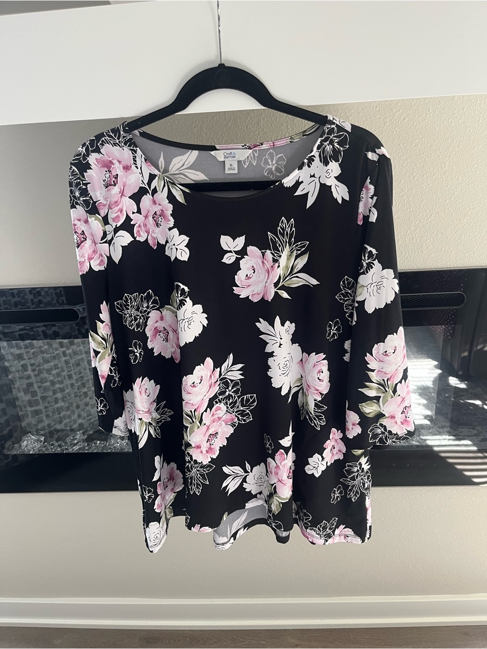 Croft & Barrow Black Quarter Sleeve Floral Scoop Neck & side pockets Size XL